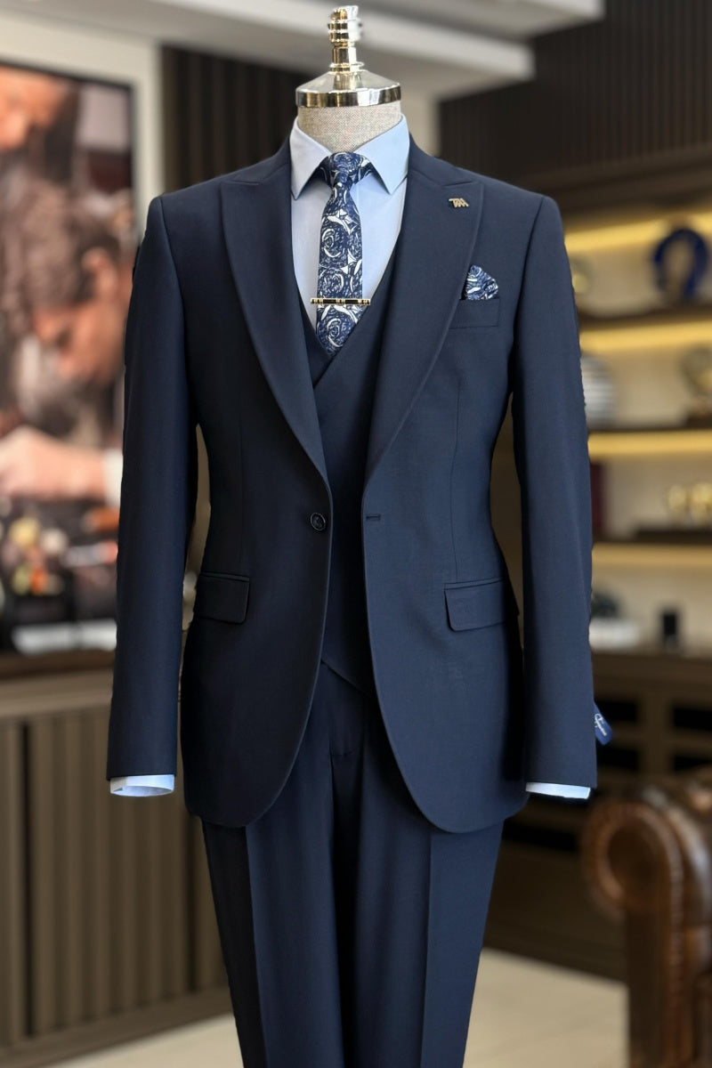 Chic Navy Blue 3 Pieces Peaked Lapel Business Suits