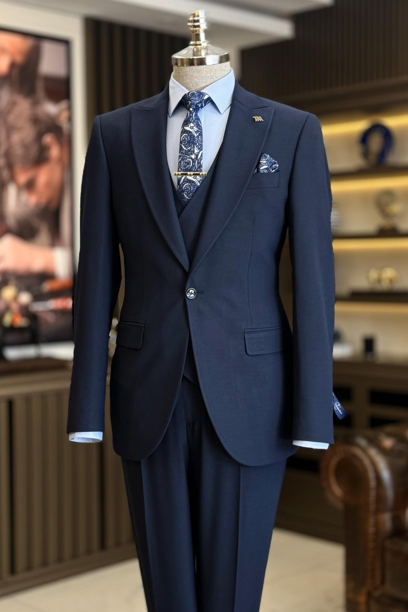 Chic Navy Blue 3 Pieces Peaked Lapel Business Suits