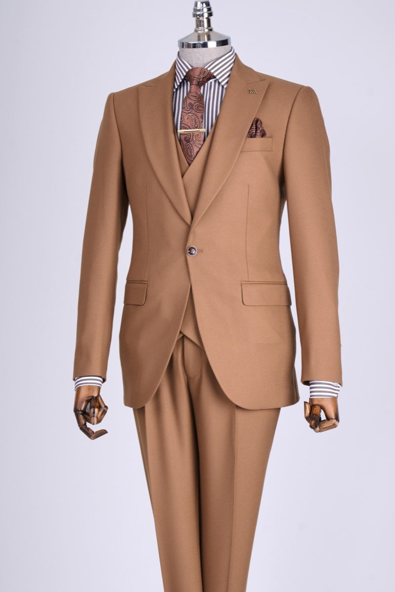 Trendy Khaki 3 Pieces Peaked Lapel Business Suits