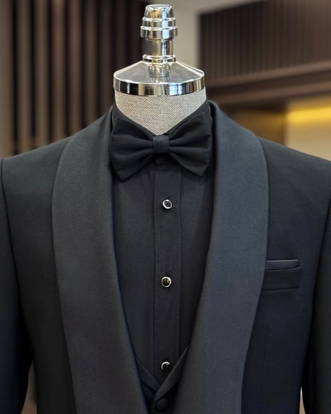 Best Fitted 3 Pieces Black Shawl Lapel Wedding Suits