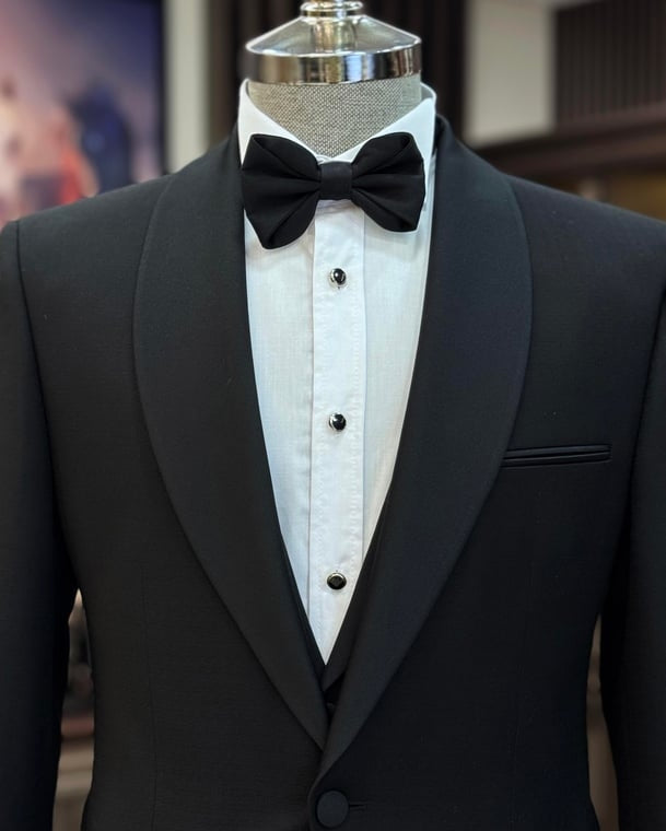 Gentle Black 3 Pieces Shawl Lapel Wedding Suits