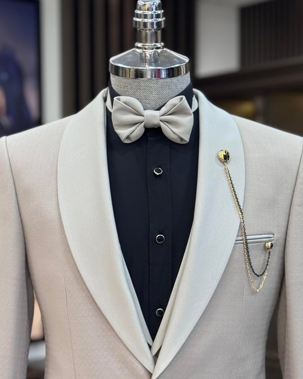 Modern Beige Shawl Lapel Wedding Suits With Waistcoat