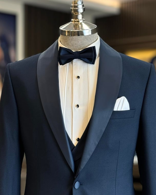 Trendy Dark Navy 3 Pieces Shawl Lapel Wedding Suits