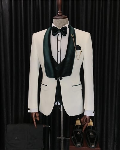 Handsome 3 Pieces White Wedding Suits With Green Velvet Shawl Lapel