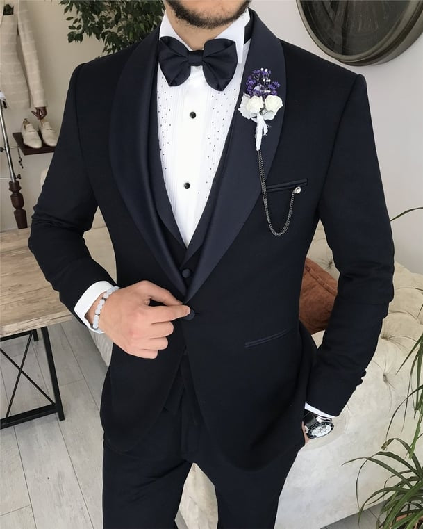 Trendy Black Shawl Lapel Wedding Suits With Waistcoat